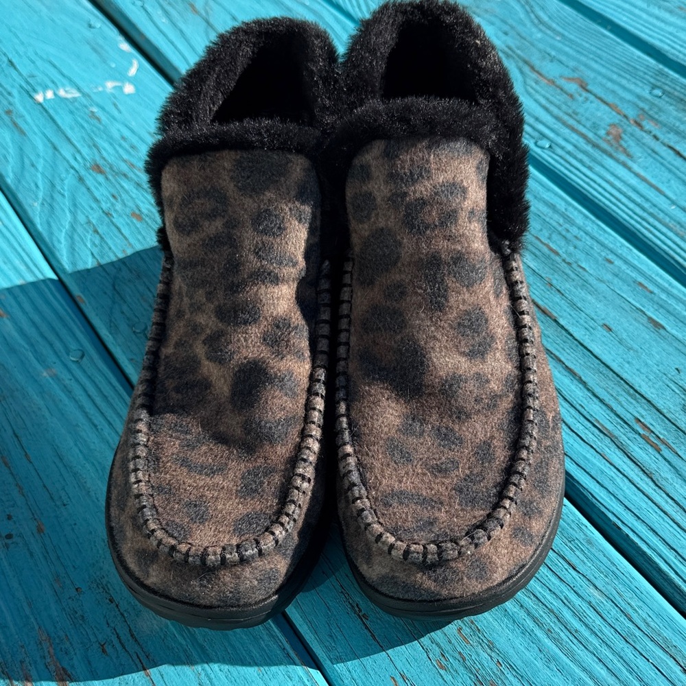 Hey Dude women’s “Denny” leopard boots. Size 9–like new
